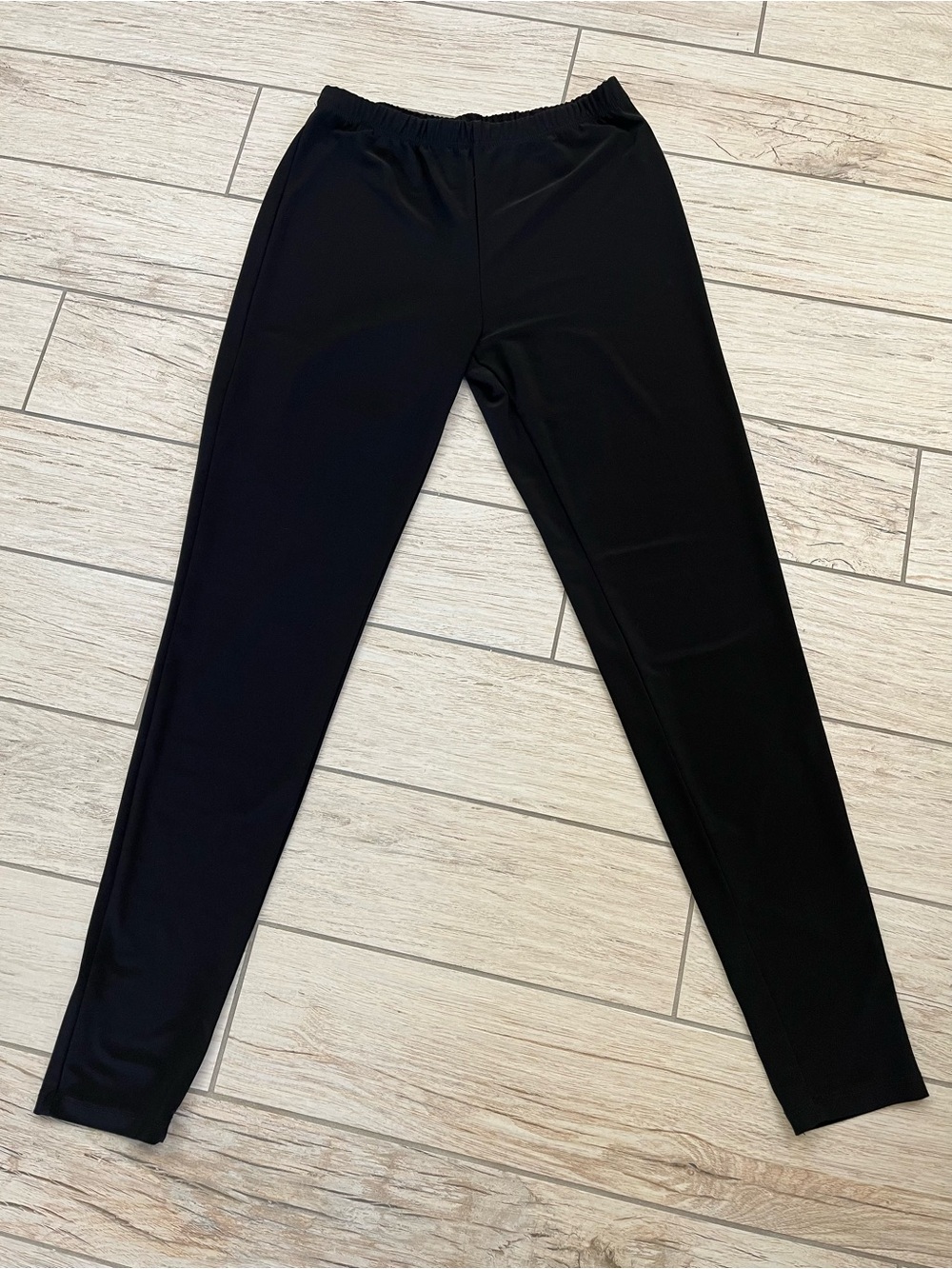 Clara S Classic Black Leggings, Size Medium